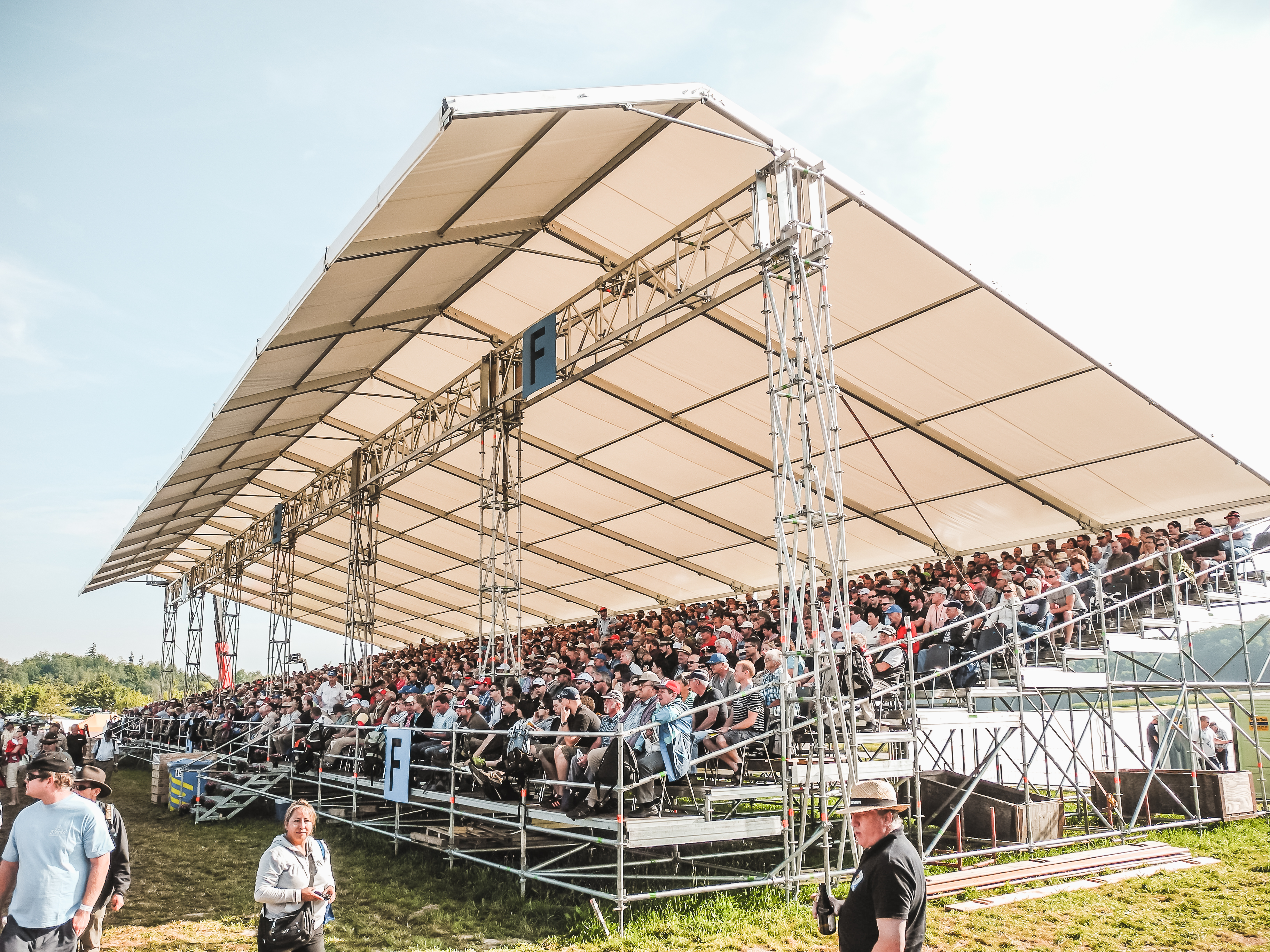 DSCN1660_Bern.kant.SF_Herzogenbuchsee_2012_Tribuene-2.jpg DSCN1660_Bern.kant.SF_Herzogenbuchsee_2012_Tribuene-2